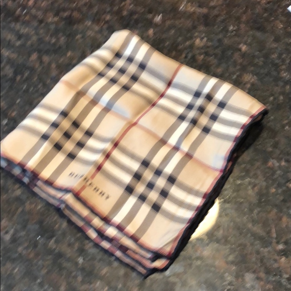 Burberry Scarf silk.